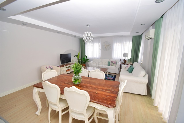 5+1 Duplex-Wohnung in der Nachbarschaft von Mollayusuf - Antalya 