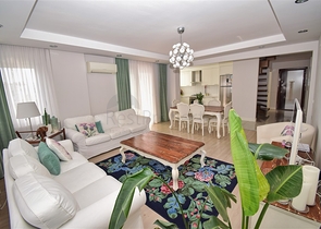 5+1 Duplex-Wohnung in der Nachbarschaft von Mollayusuf - Antalya 