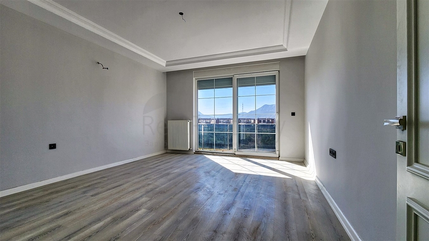 Villa mit 5+1 Grundrissen in der Region Doshemealty - Antalya 