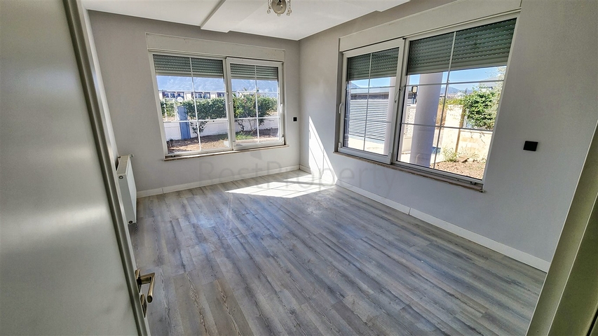 Villa mit 5+1 Grundrissen in der Region Doshemealty - Antalya 