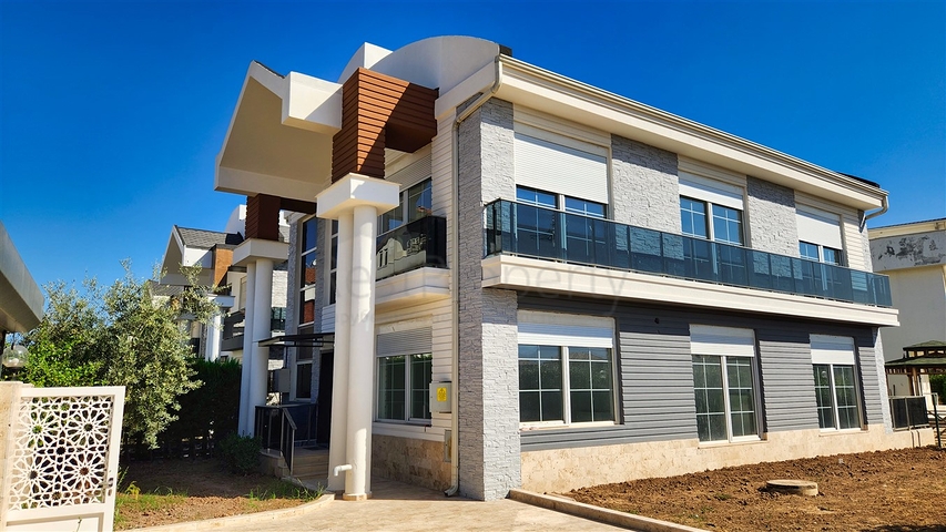 Villa mit 5+1 Grundrissen in der Region Doshemealty - Antalya 