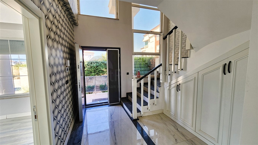 Villa mit 5+1 Grundrissen in der Region Doshemealty - Antalya 