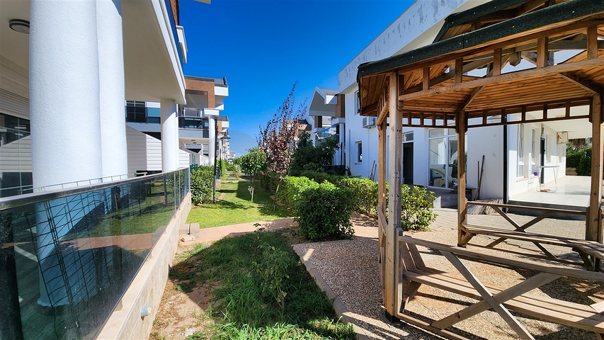 Villa mit 5+1 Grundrissen in der Region Doshemealty - Antalya 