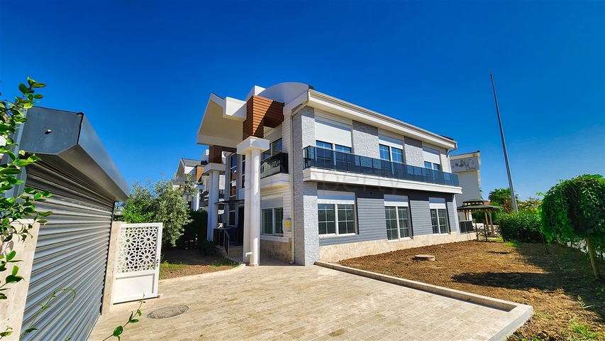 Villa mit 5+1 Grundrissen in der Region Doshemealty - Antalya 