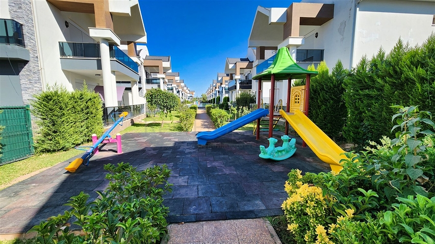 Villa mit 5+1 Grundrissen in der Region Doshemealty - Antalya 