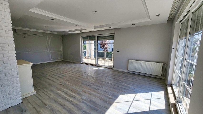 Villa mit 5+1 Grundrissen in der Region Doshemealty - Antalya 