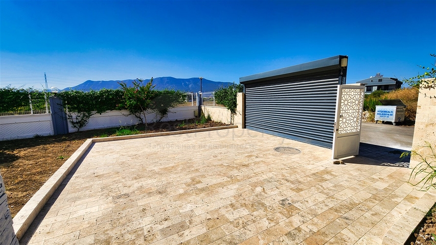 Villa mit 5+1 Grundrissen in der Region Doshemealty - Antalya 