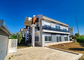 Villa mit 5+1 Grundrissen in der Region Doshemealty - Antalya 