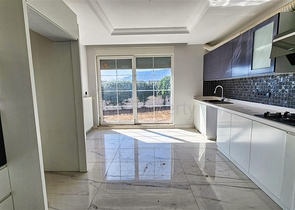 Villa mit 5+1 Grundrissen in der Region Doshemealty - Antalya 