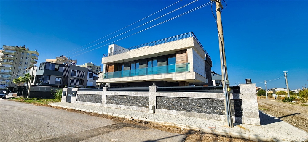 5+1-Villa in der Wohngegend Güzeloba - Antalya 