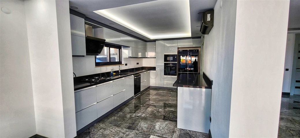 5+1-Villa in der Wohngegend Güzeloba - Antalya 