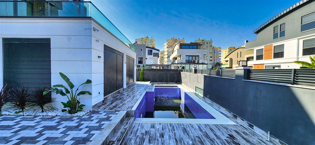 5+1-Villa in der Wohngegend Güzeloba - Antalya 