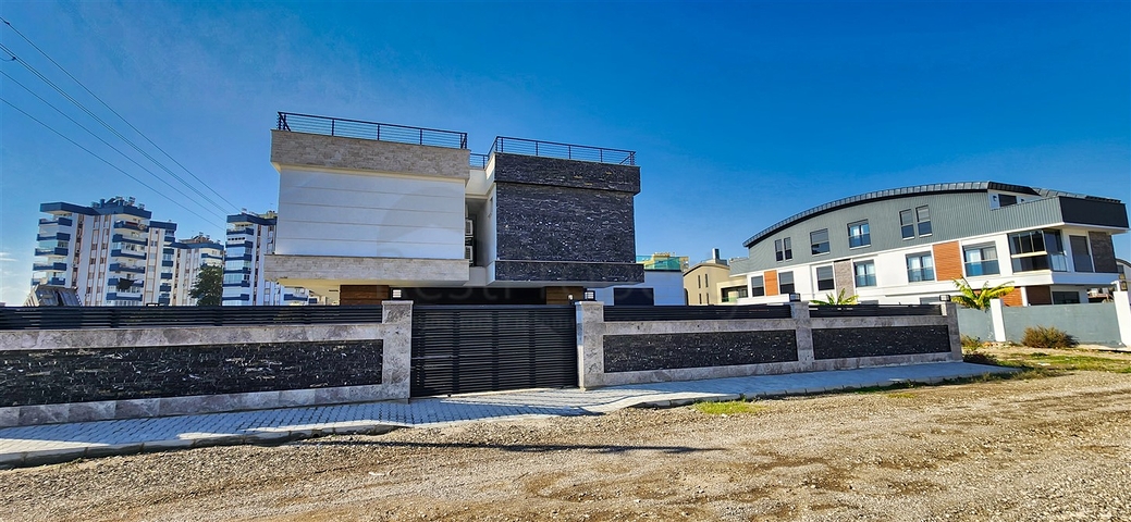 5+1-Villa in der Wohngegend Güzeloba - Antalya 