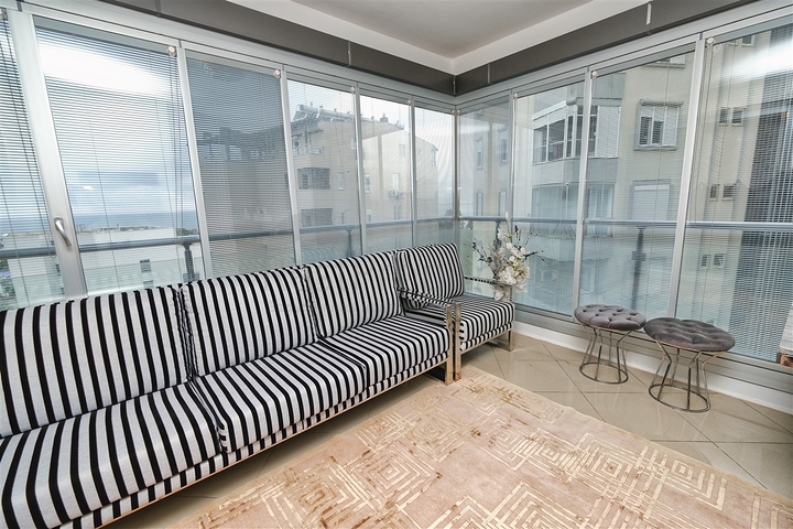 Apartment mit 3+1 Grundriss im Stadtteil Yesilbahce von Antalya 