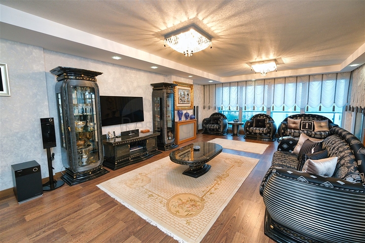 Apartment mit 3+1 Grundriss im Stadtteil Yesilbahce von Antalya 