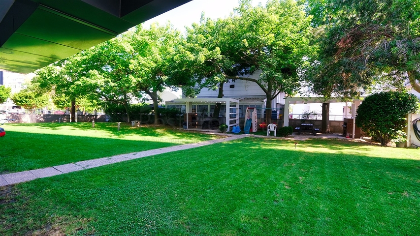 Apartment mit 3+1 Grundriss im Stadtteil Yesilbahce von Antalya 