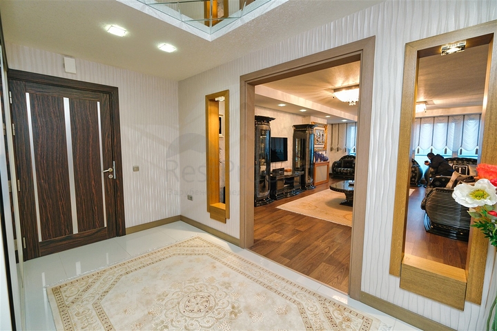 Apartment mit 3+1 Grundriss im Stadtteil Yesilbahce von Antalya 