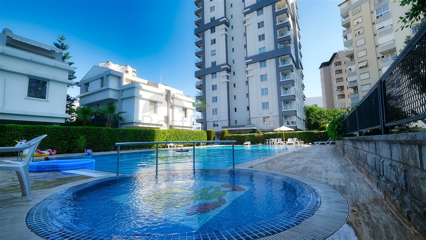 Apartment mit 3+1 Grundriss im Stadtteil Yesilbahce von Antalya 