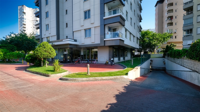 Apartment mit 3+1 Grundriss im Stadtteil Yesilbahce von Antalya 