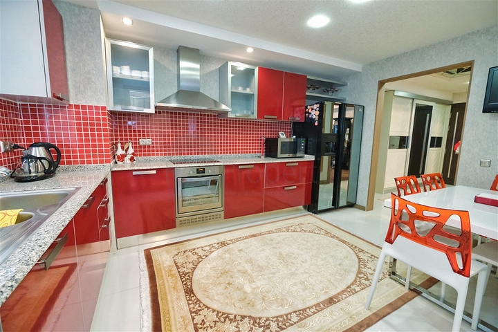 Apartment mit 3+1 Grundriss im Stadtteil Yesilbahce von Antalya 