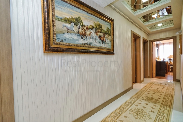 Apartment mit 3+1 Grundriss im Stadtteil Yesilbahce von Antalya 