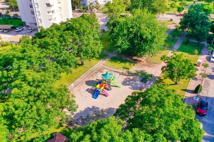 Apartment mit 3+1 Grundriss im Stadtteil Yesilbahce von Antalya 