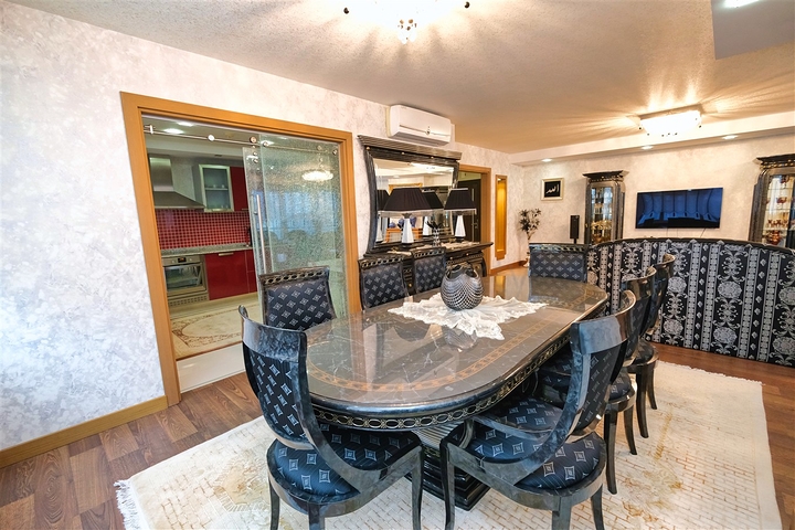 Apartment mit 3+1 Grundriss im Stadtteil Yesilbahce von Antalya 