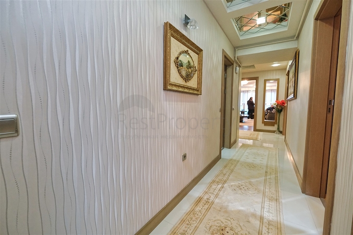 Apartment mit 3+1 Grundriss im Stadtteil Yesilbahce von Antalya 