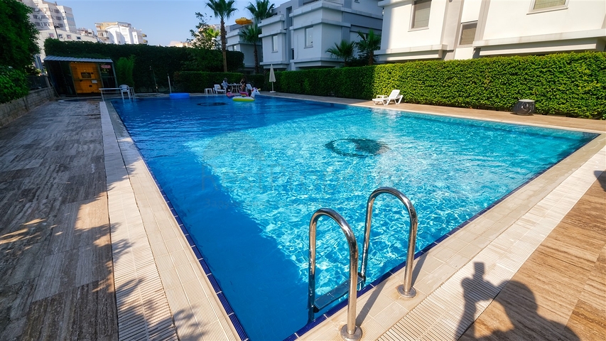 Apartment mit 3+1 Grundriss im Stadtteil Yesilbahce von Antalya 