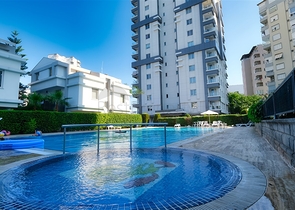 Apartment mit 3+1 Grundriss im Stadtteil Yesilbahce von Antalya 