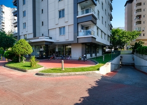 Apartment mit 3+1 Grundriss im Stadtteil Yesilbahce von Antalya 