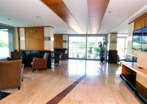 Apartment mit 3+1 Grundriss im Stadtteil Yesilbahce von Antalya 