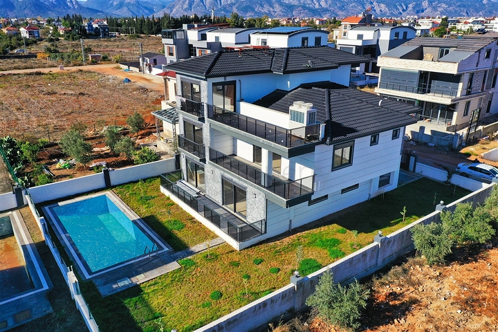 Villa mit 5+1 Grundrissen in der Region Doshemealty - Antalya 