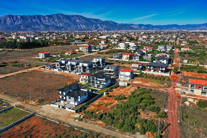 Villa mit 5+1 Grundrissen in der Region Doshemealty - Antalya 