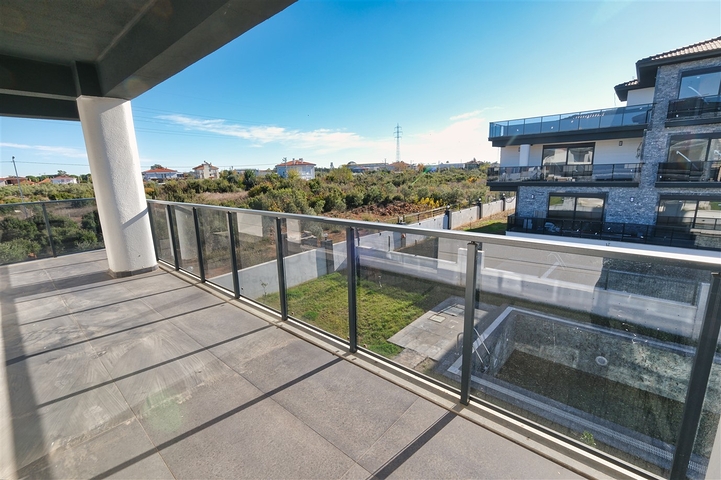 Villa mit 5+1 Grundrissen in der Region Doshemealty - Antalya 