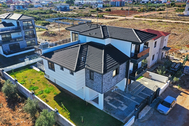 Villa mit 5+1 Grundrissen in der Region Doshemealty - Antalya 