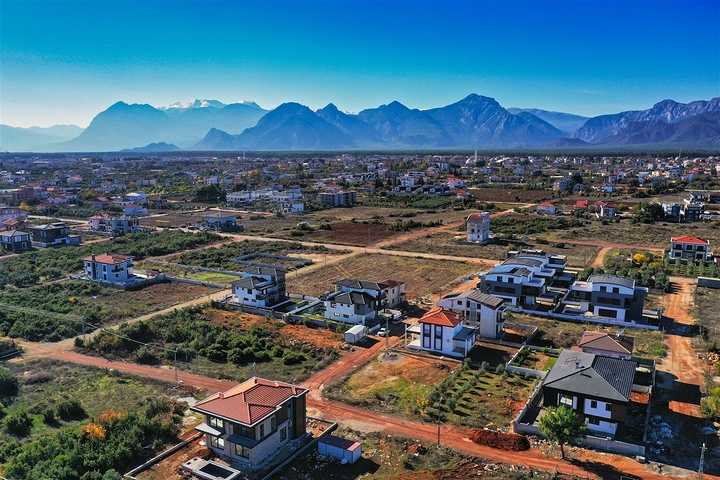 Villa mit 5+1 Grundrissen in der Region Doshemealty - Antalya 