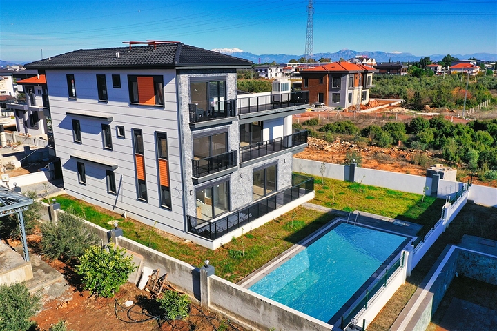 Villa mit 5+1 Grundrissen in der Region Doshemealty - Antalya 