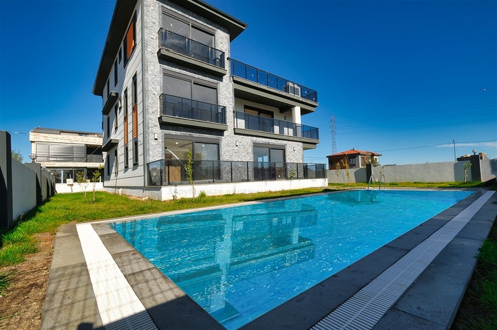 Villa mit 5+1 Grundrissen in der Region Doshemealty - Antalya 