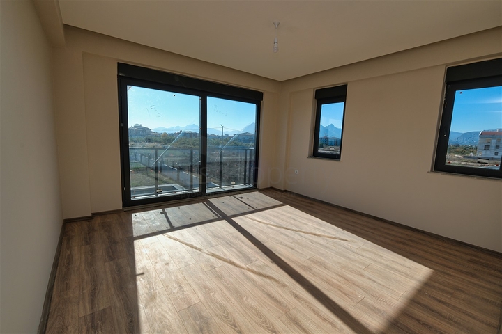 Villa mit 5+1 Grundrissen in der Region Doshemealty - Antalya 