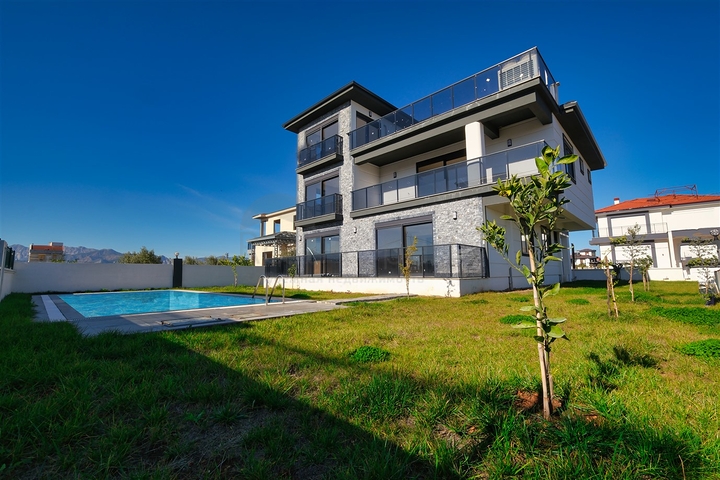 Villa mit 5+1 Grundrissen in der Region Doshemealty - Antalya 