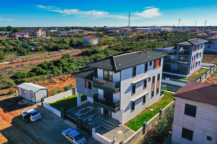 Villa mit 5+1 Grundrissen in der Region Doshemealty - Antalya 