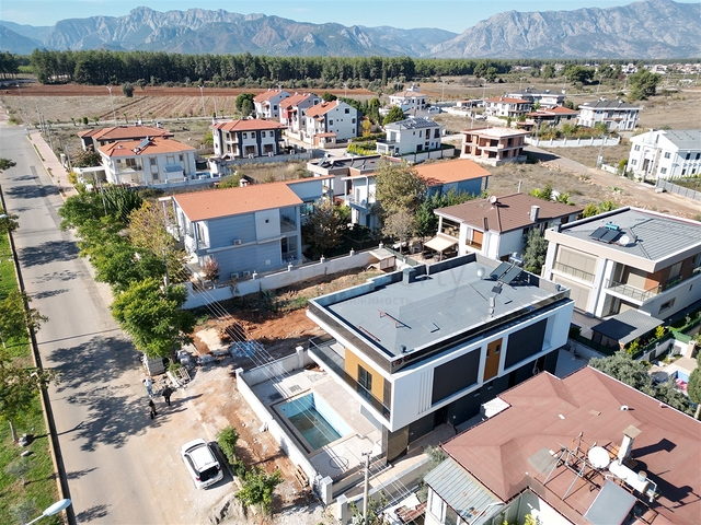 4+1-Villa in der Region Doshemealty - Antalya 