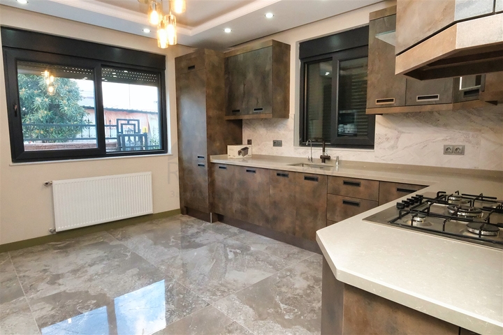 Villa mit 7+1 Grundriss in der Wohngegend Aydinlık - Antalya  Villa mit 7+1 Grundriss in der Wohngegend Aydinlık - Antalya