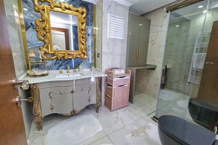 Wohnung 4+2 Duplex im Wohnbezirk Siteler - Antalya 