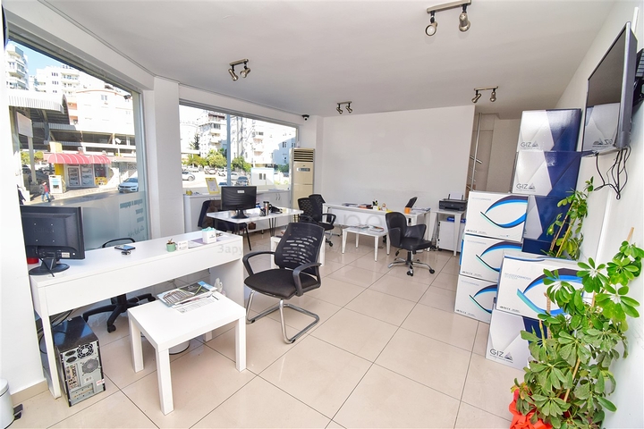 Zum Verkauf steht ein Verkaufsraum in Konyaalti - Antalya zur Verfügung 