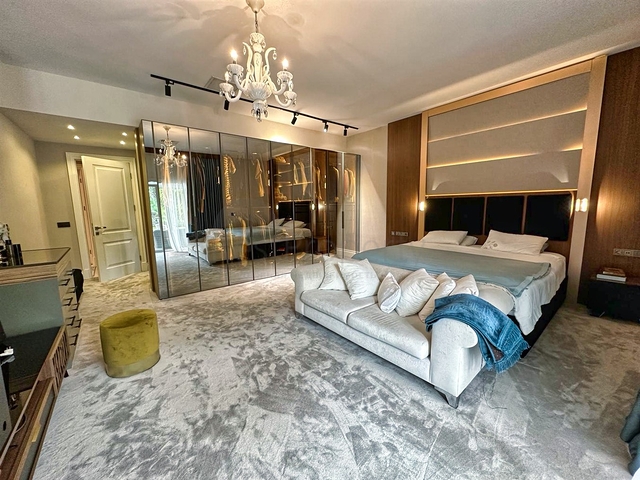 Villa mit 5+1 Grundrissen in der Region Doshemealty - Antalya 