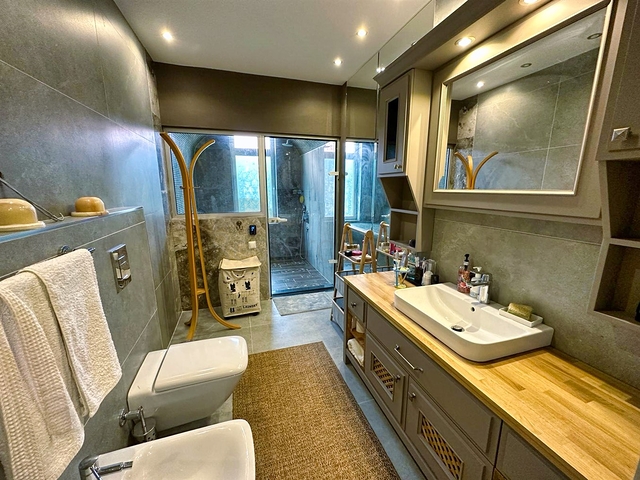 Villa mit 5+1 Grundrissen in der Region Doshemealty - Antalya 