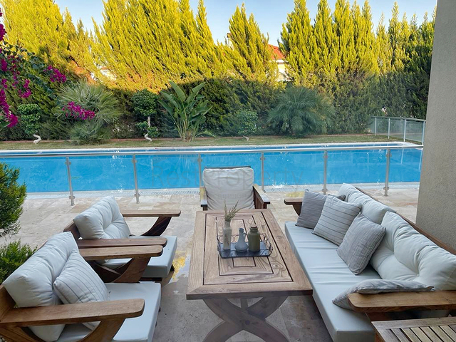 Villa mit 5+1 Grundrissen in der Region Doshemealty - Antalya 