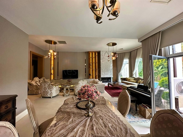 Villa mit 5+1 Grundrissen in der Region Doshemealty - Antalya 